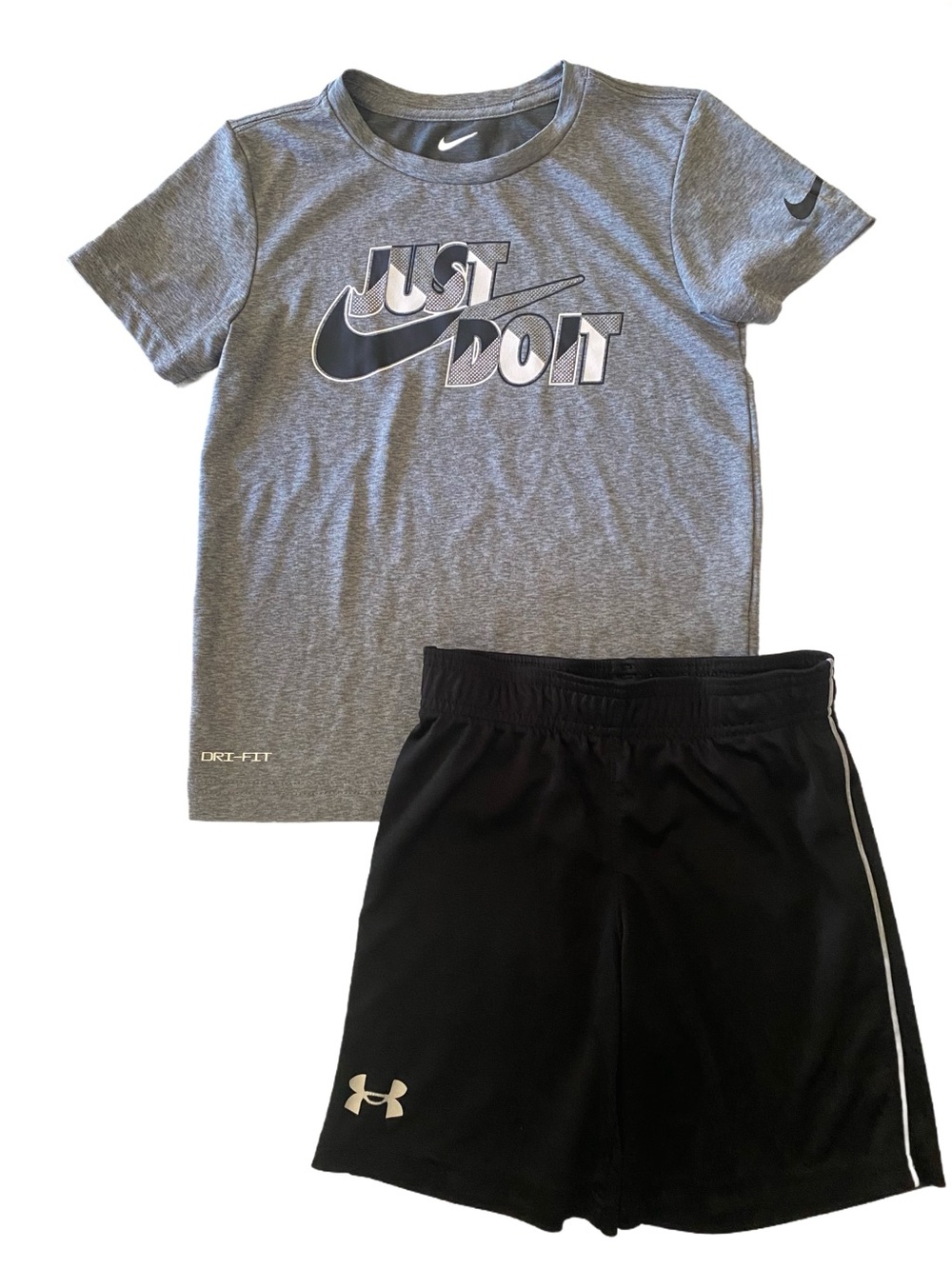 Kids Athletic Graphic Tee And Black Shorts Boys Size 5 - Picture 1 of 5